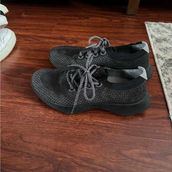 Allbirds running shoes size 10 - Picture 3 of 3
